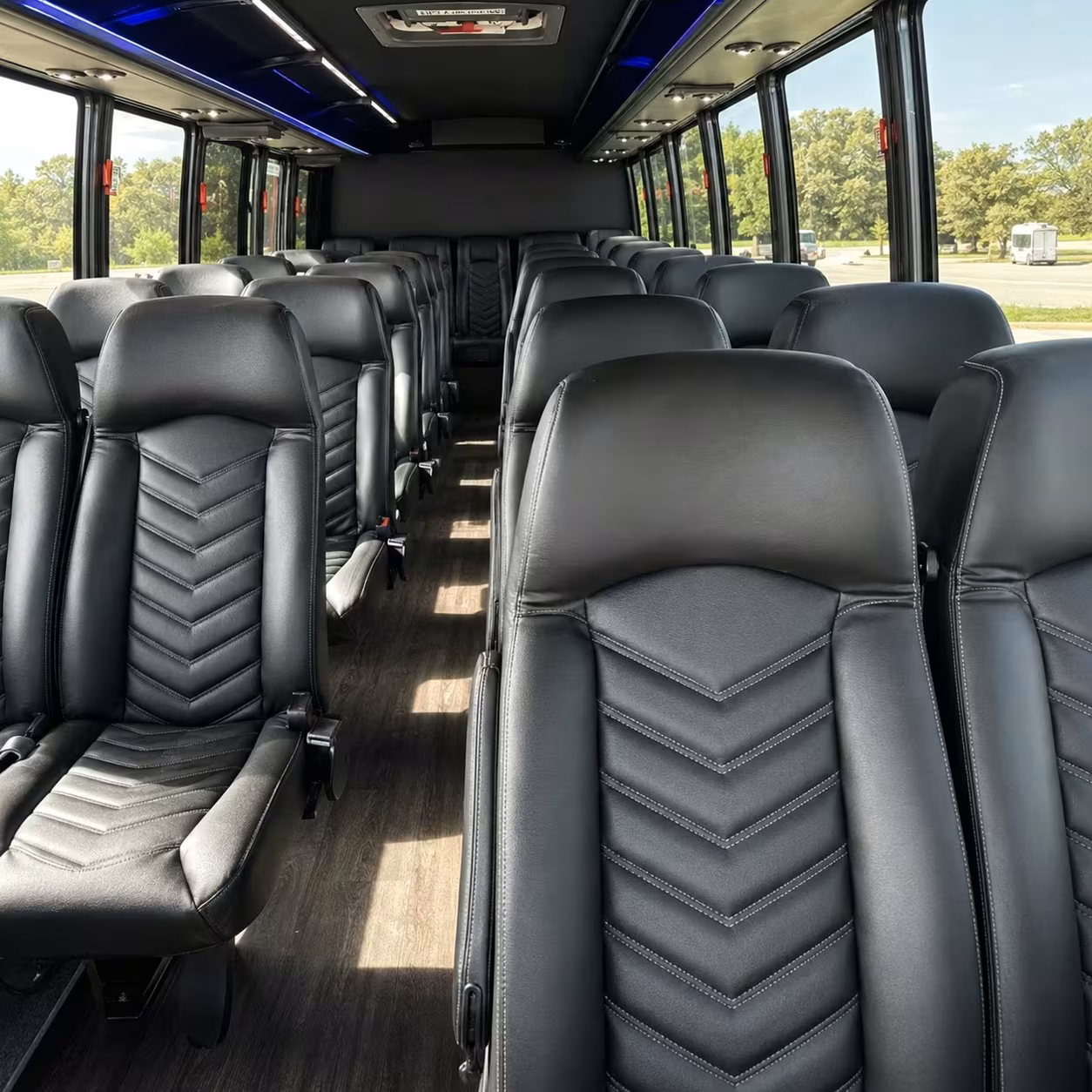 largo 20 passenger minibus rental