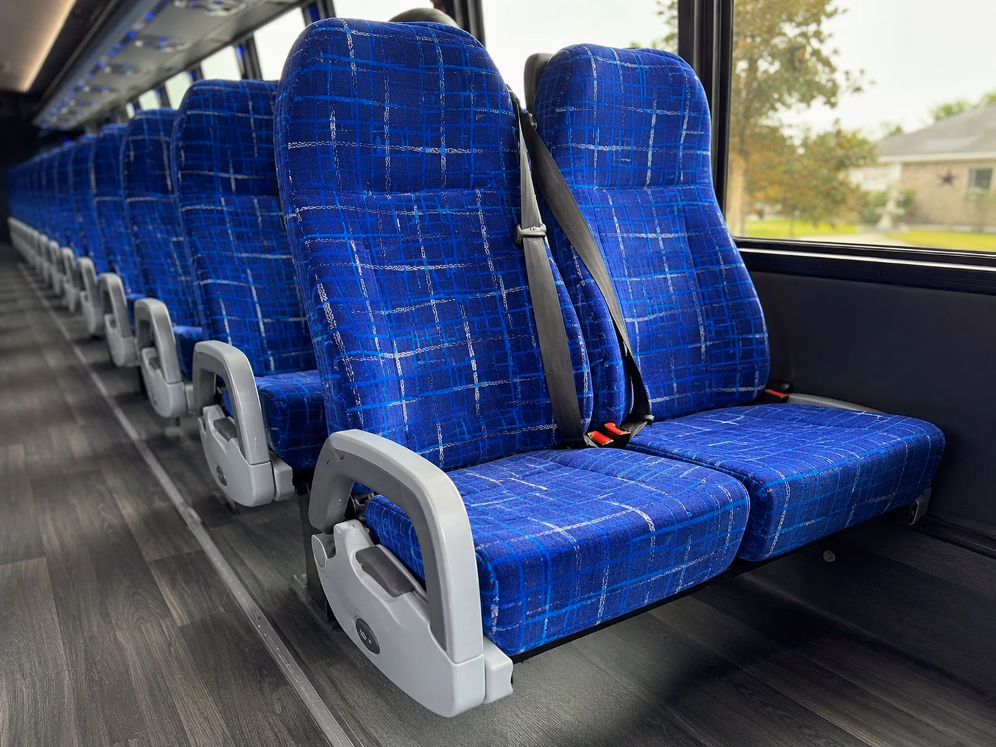 largo charter bus rentals to benchmark international arena