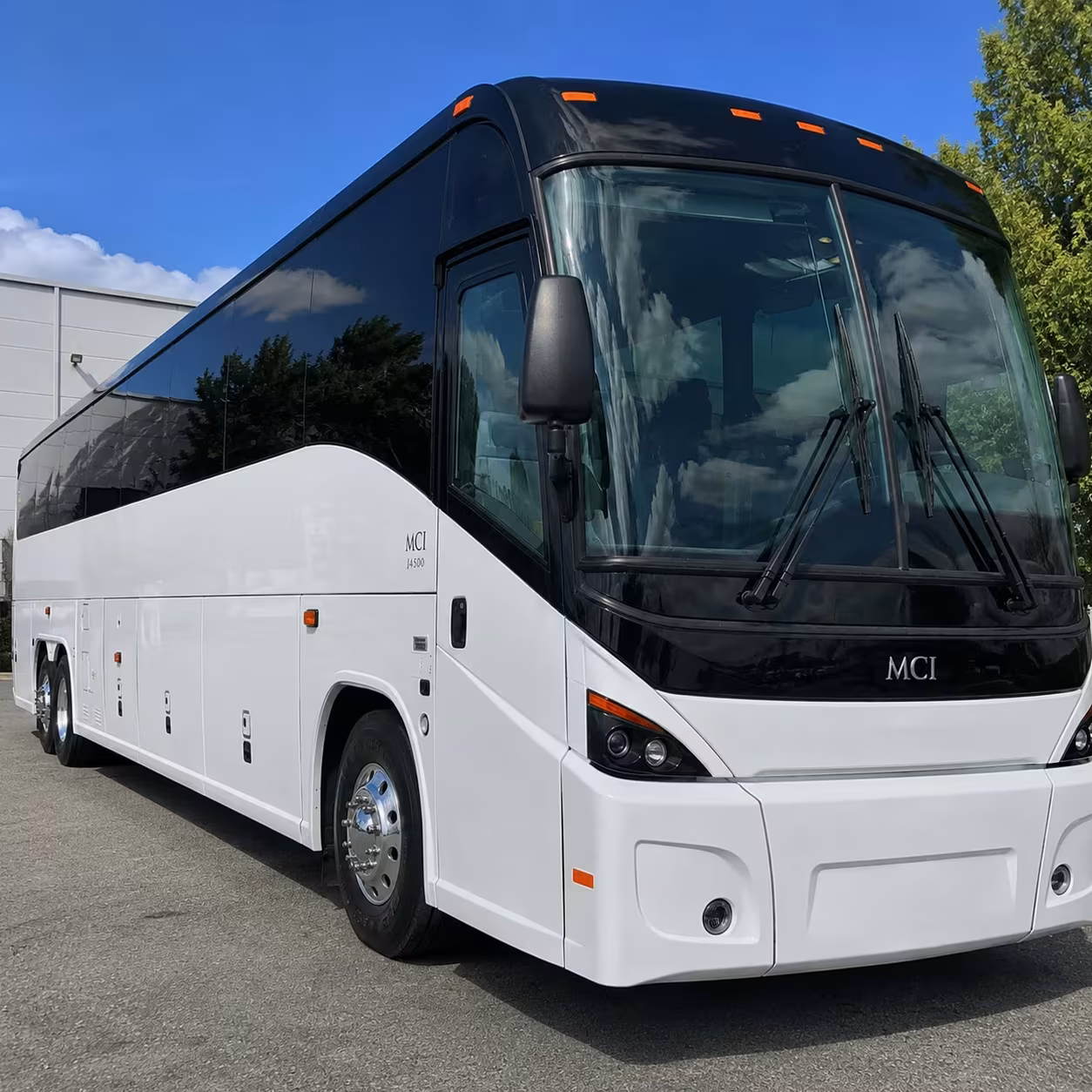 largo shuttle buses for company meetings and corporate events