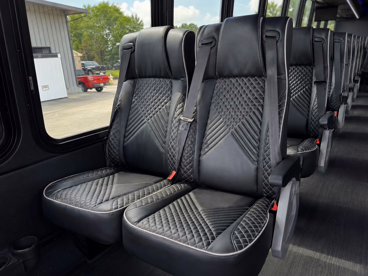 largo wedding bus rentals for airport transfers and weekends