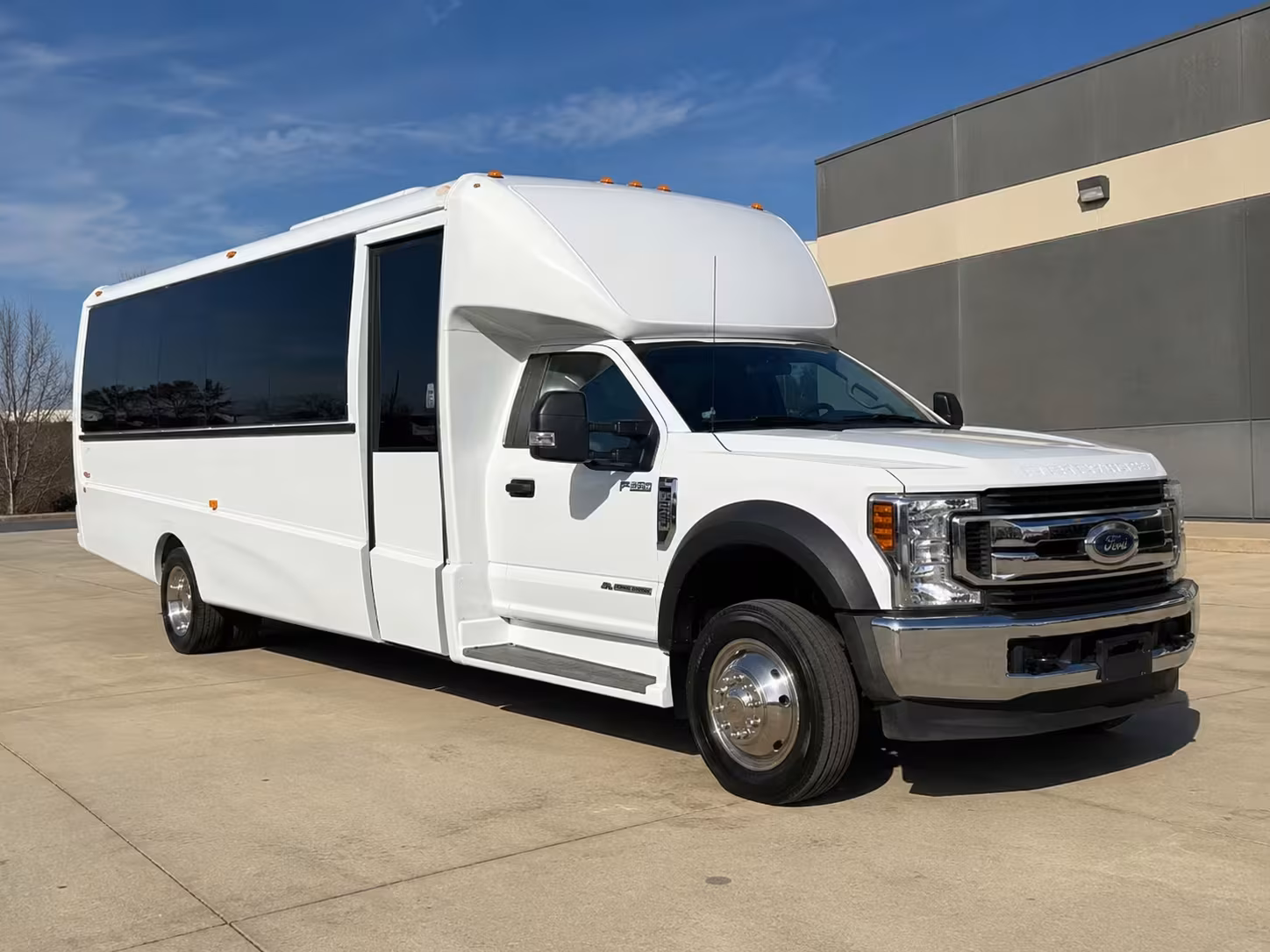 minibus rentals and charter buses for largo concert groups